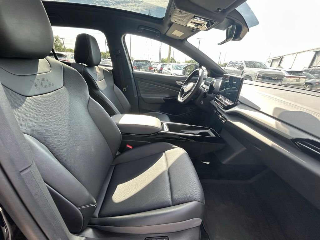 Used 2023 Black Volkswagen S image 35