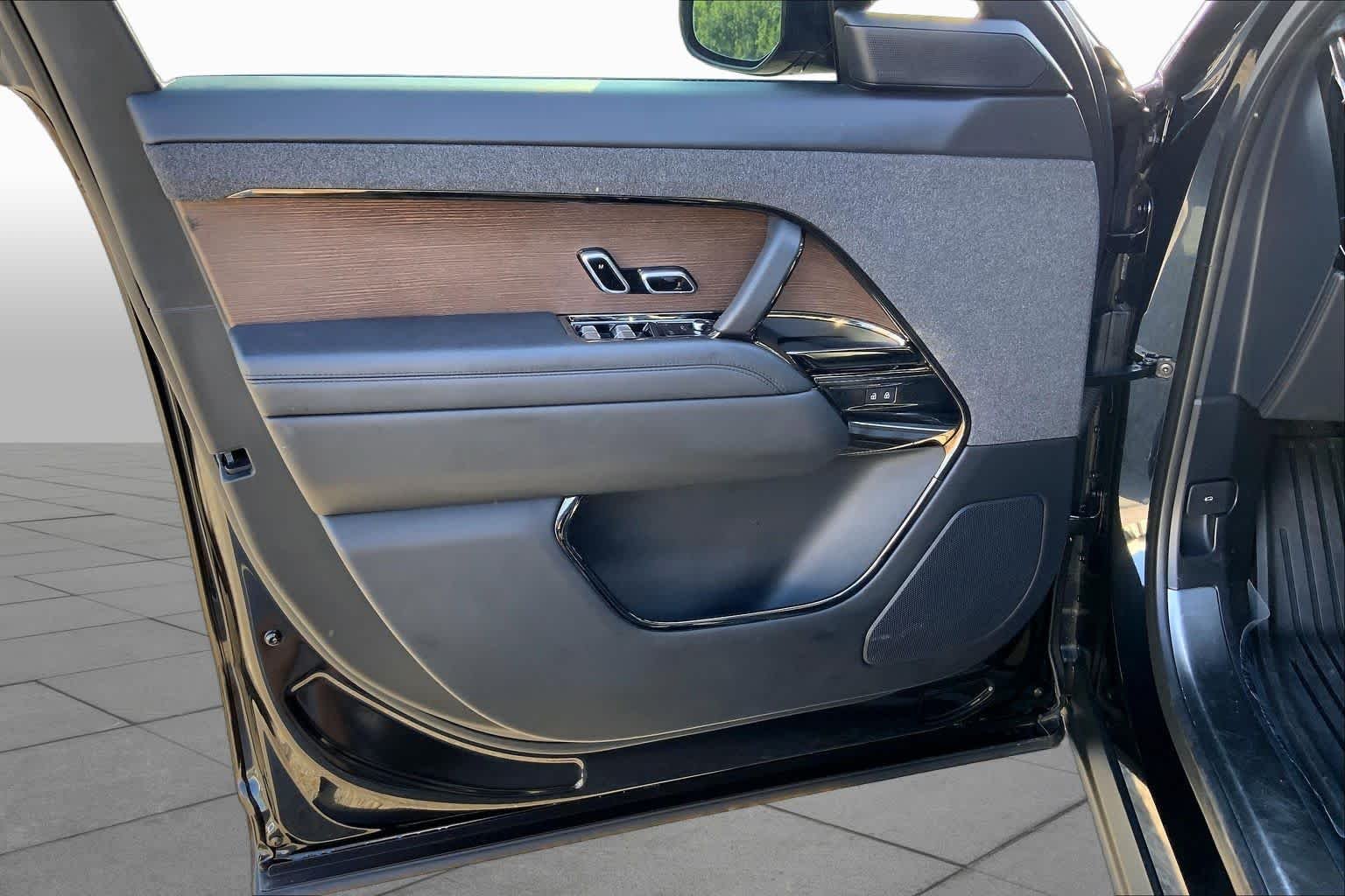 Used 2024 Santorini Black Metallic Land Rover SE image 21