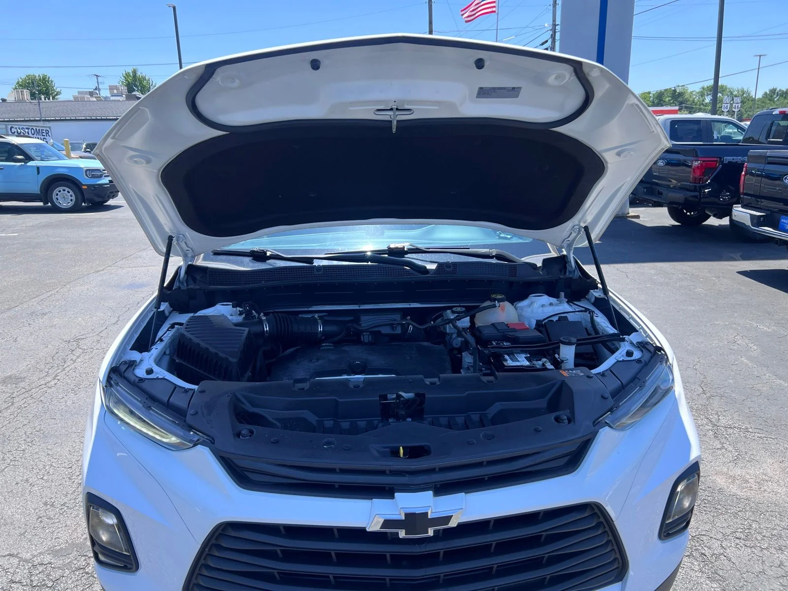 Used 2019 Summit White Chevrolet Base image 4