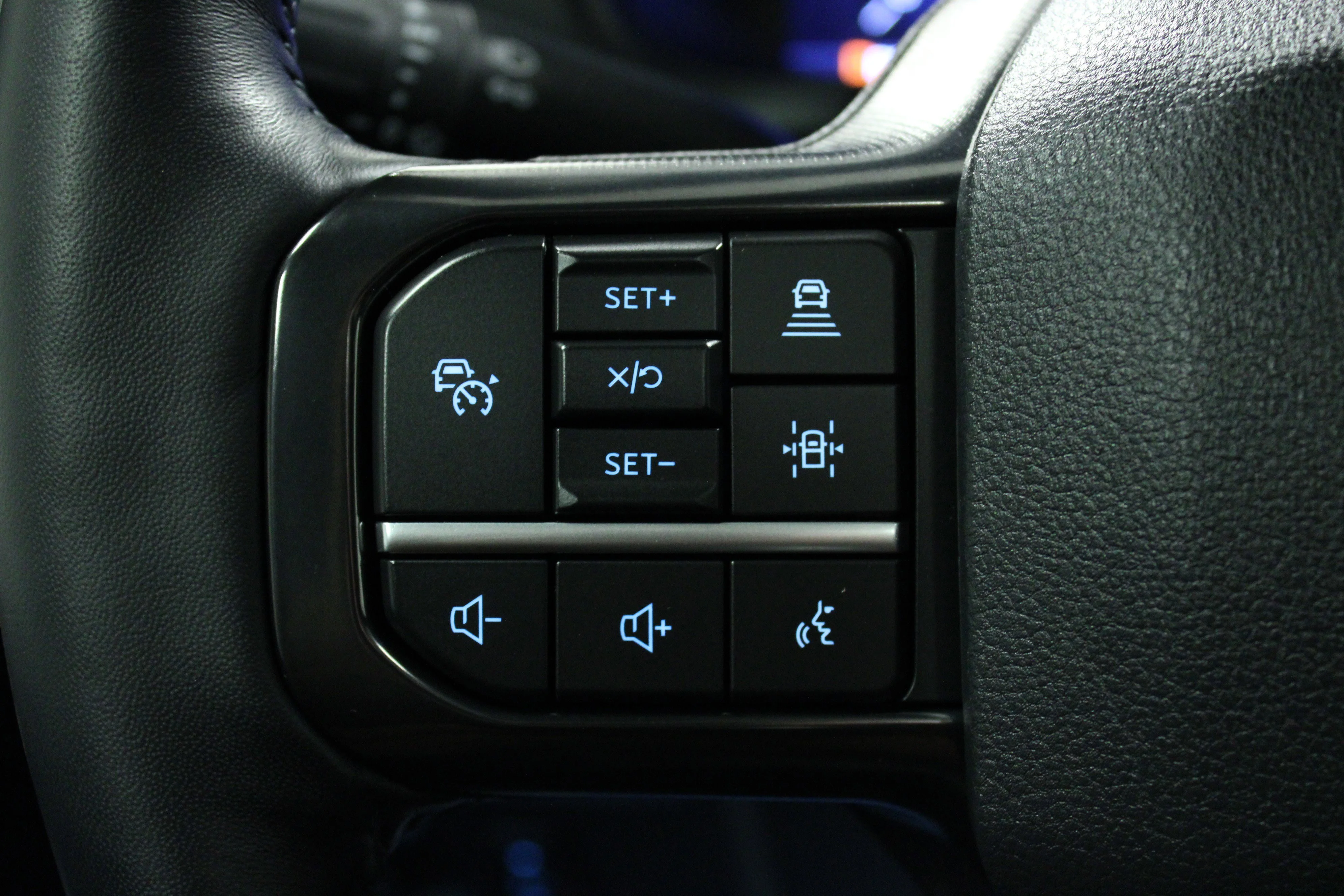 Used 2025 Agate Black Metallic Ford Platinum image 22