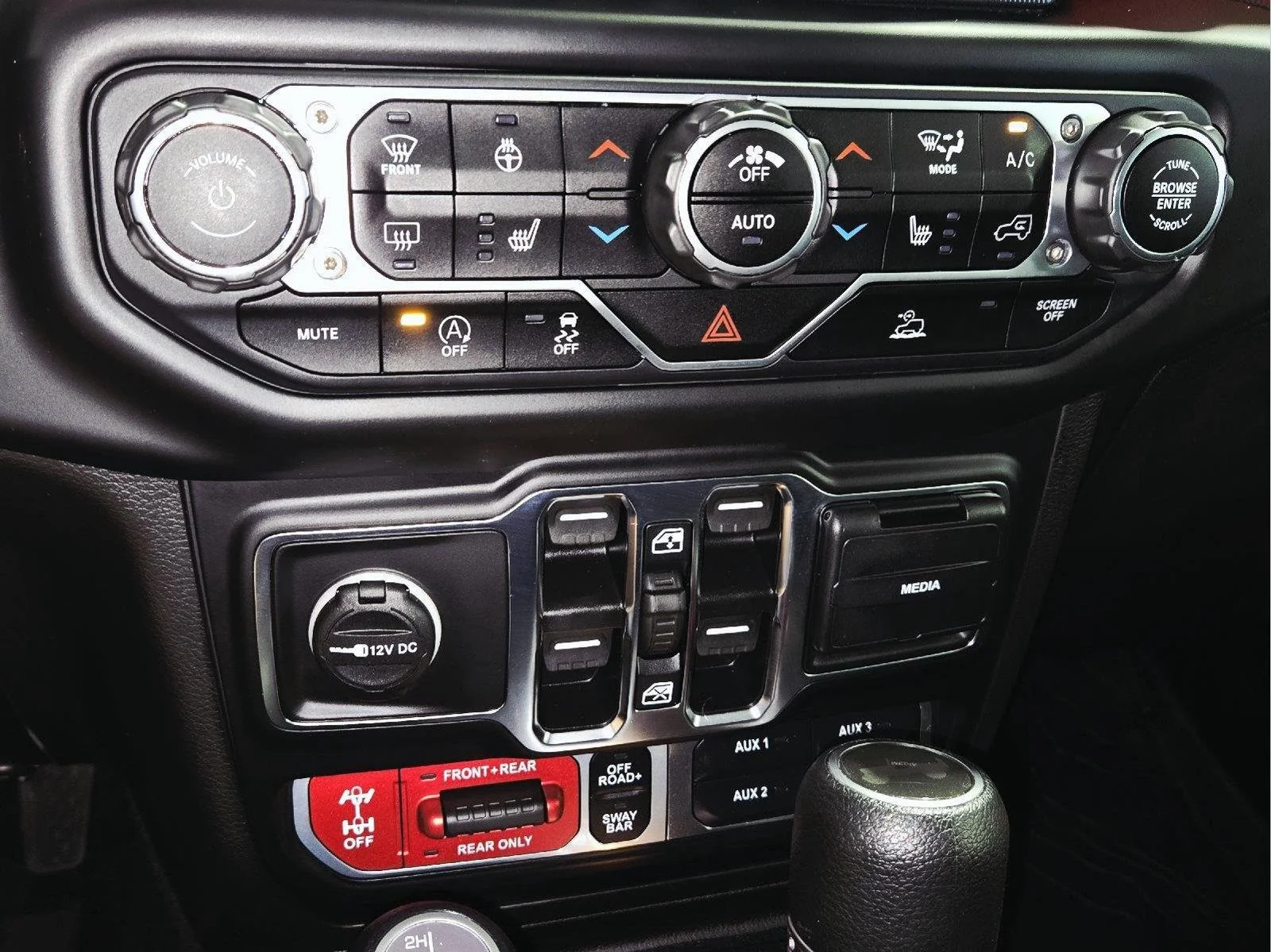 Used 2023 High Velocity Clearcoat Jeep Rubicon image 26