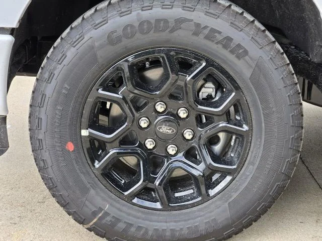 New 2026 Oxford White Ford XLT image 27