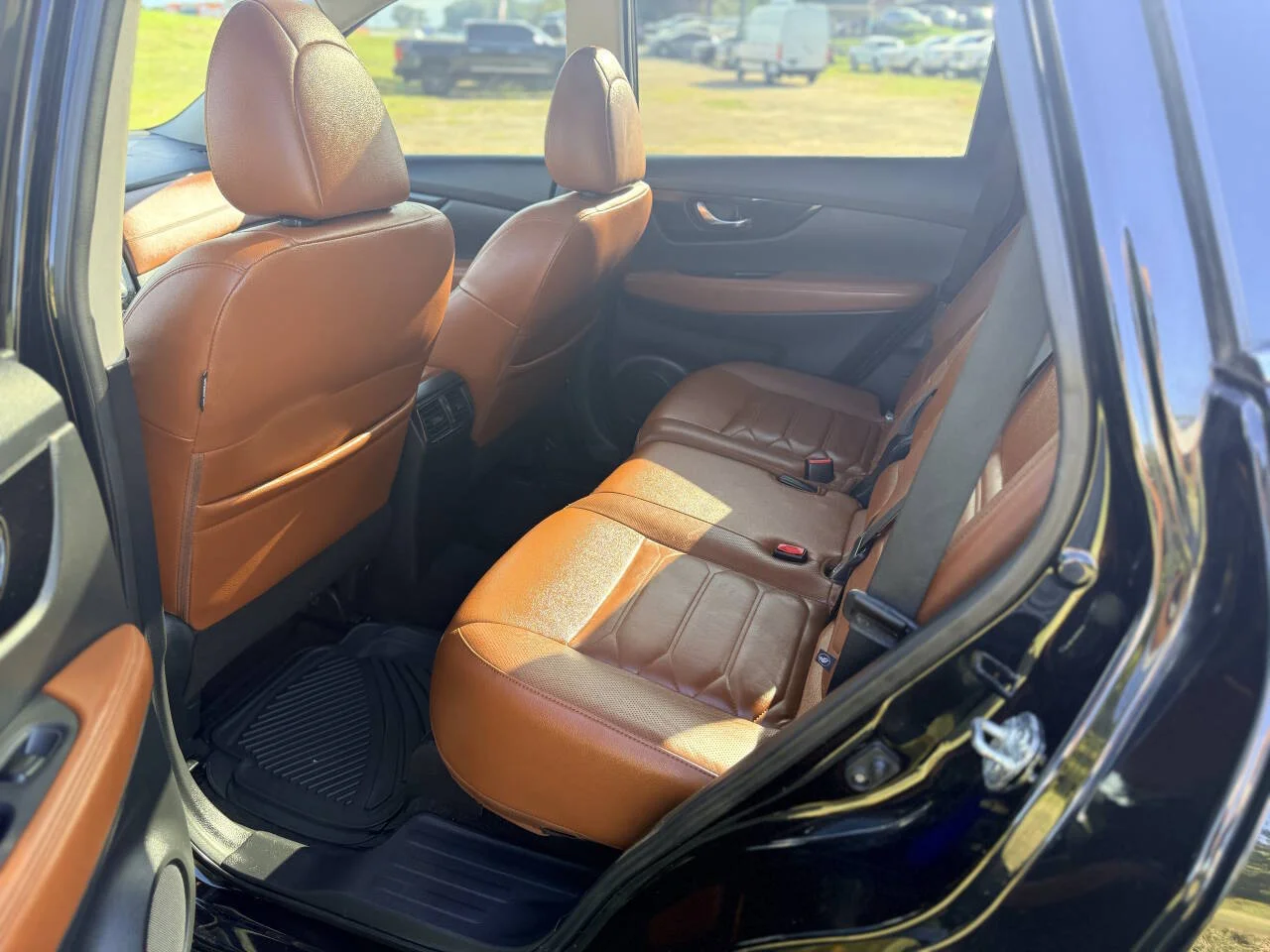 Used 2019 Black Nissan SL 4dr Crossover image 14