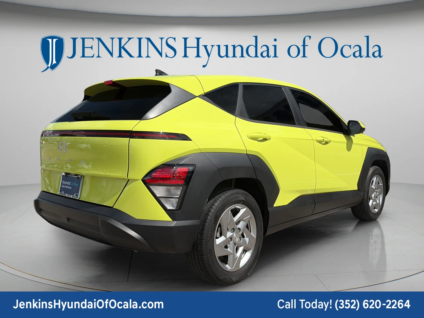 Used 2024 Neoteric Yellow Hyundai SE image 3