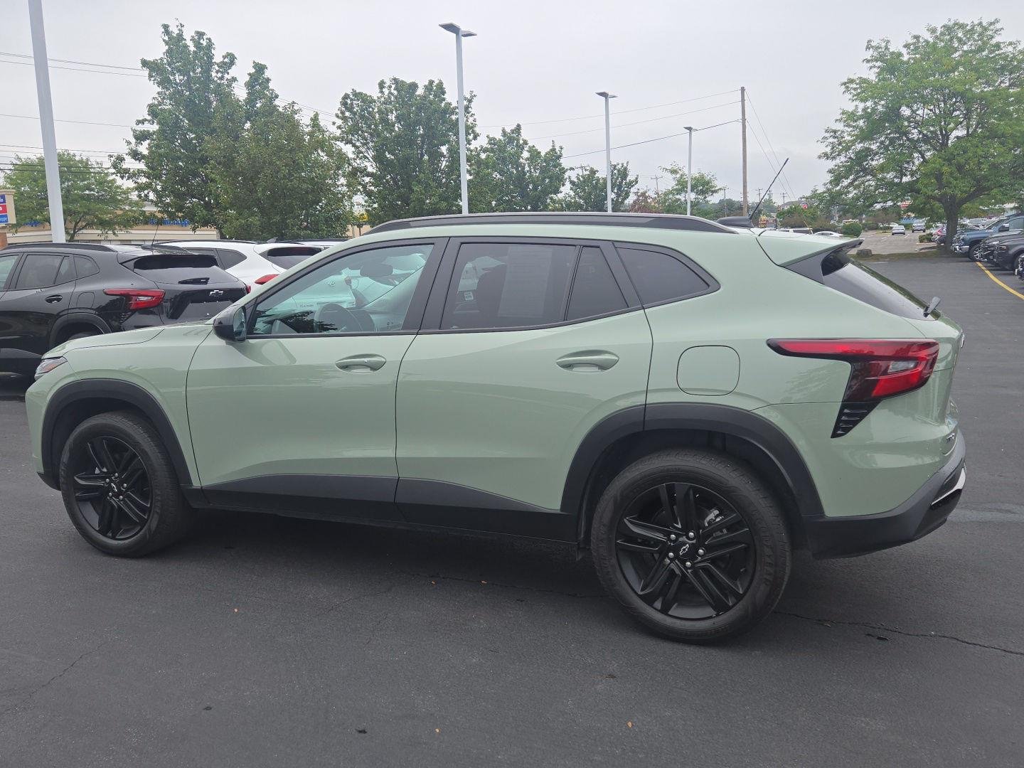 Used 2025 Cacti Green Chevrolet ACTIV image 4