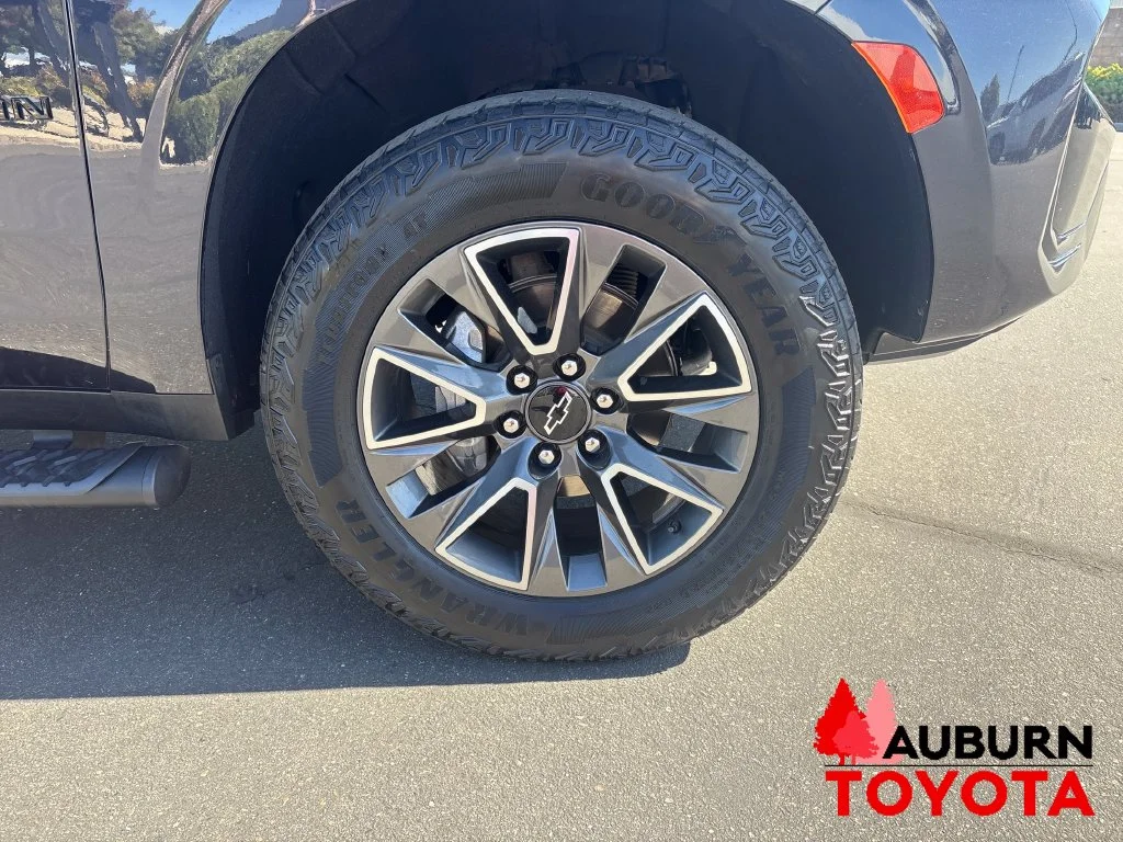 Used 2024 Dark Ash Metallic Chevrolet Z71 image 25