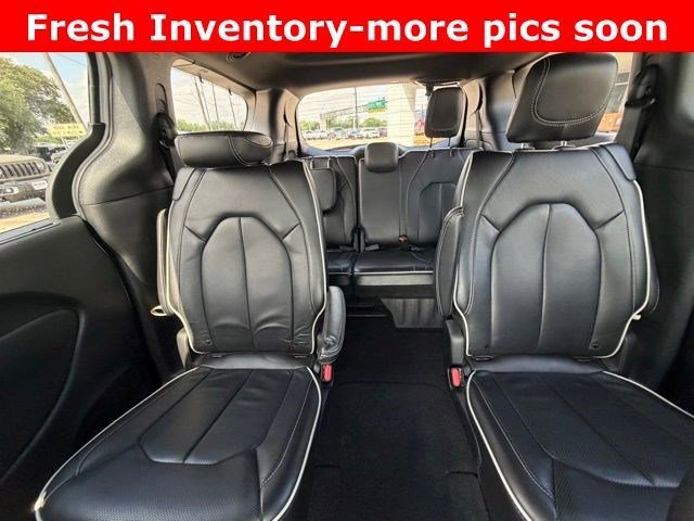 Used 2025 Bright White Clearcoat Chrysler Limited image 7