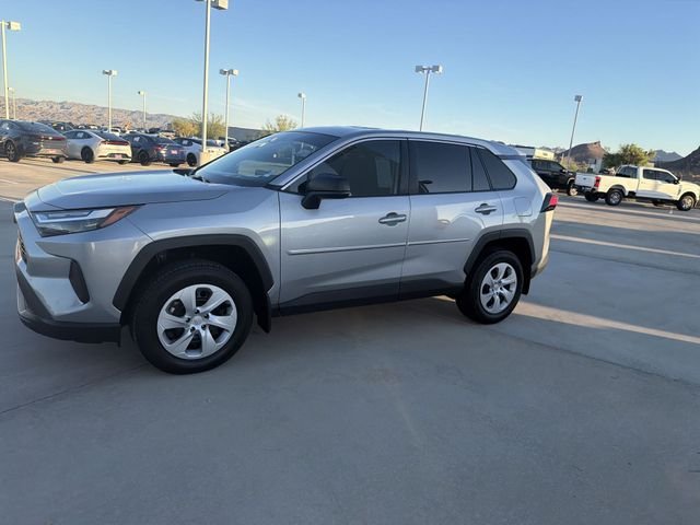 2025 Toyota RAV4 LE - Photo 8