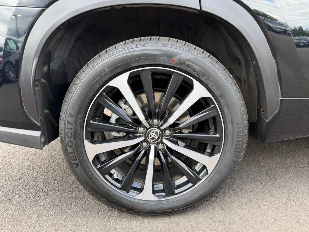 Used 2021 Midnight Black Metallic Toyota XSE image 10
