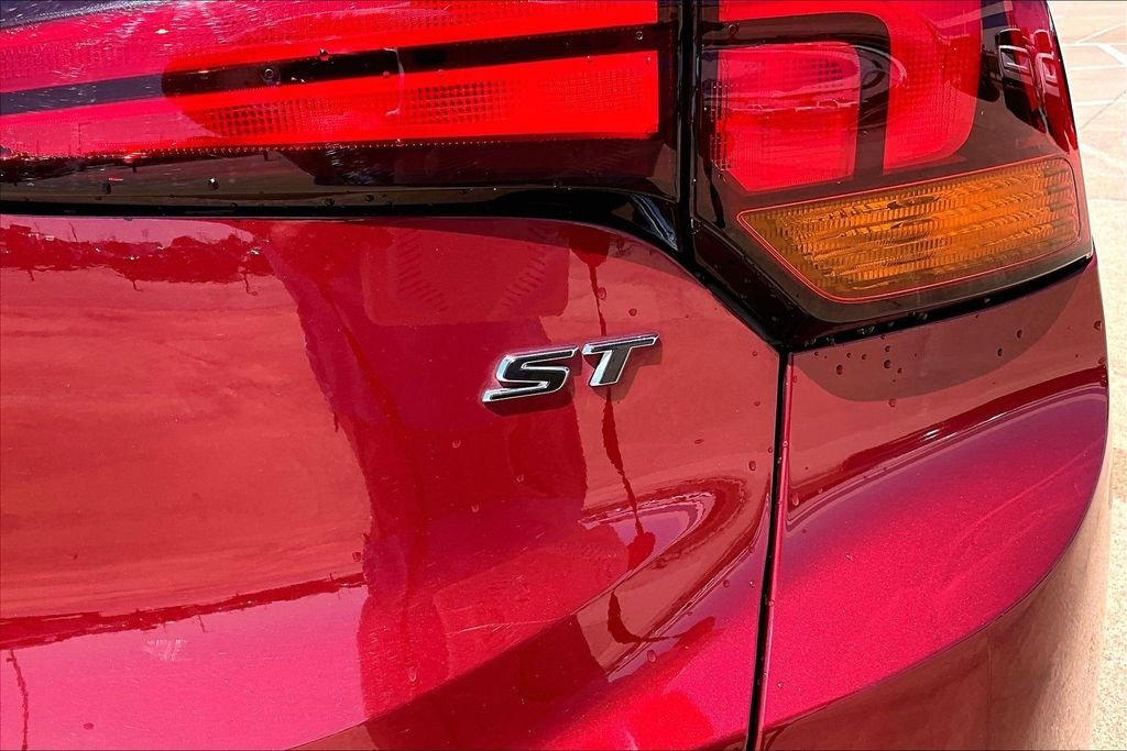 Used 2022 Red Buick Select image 33