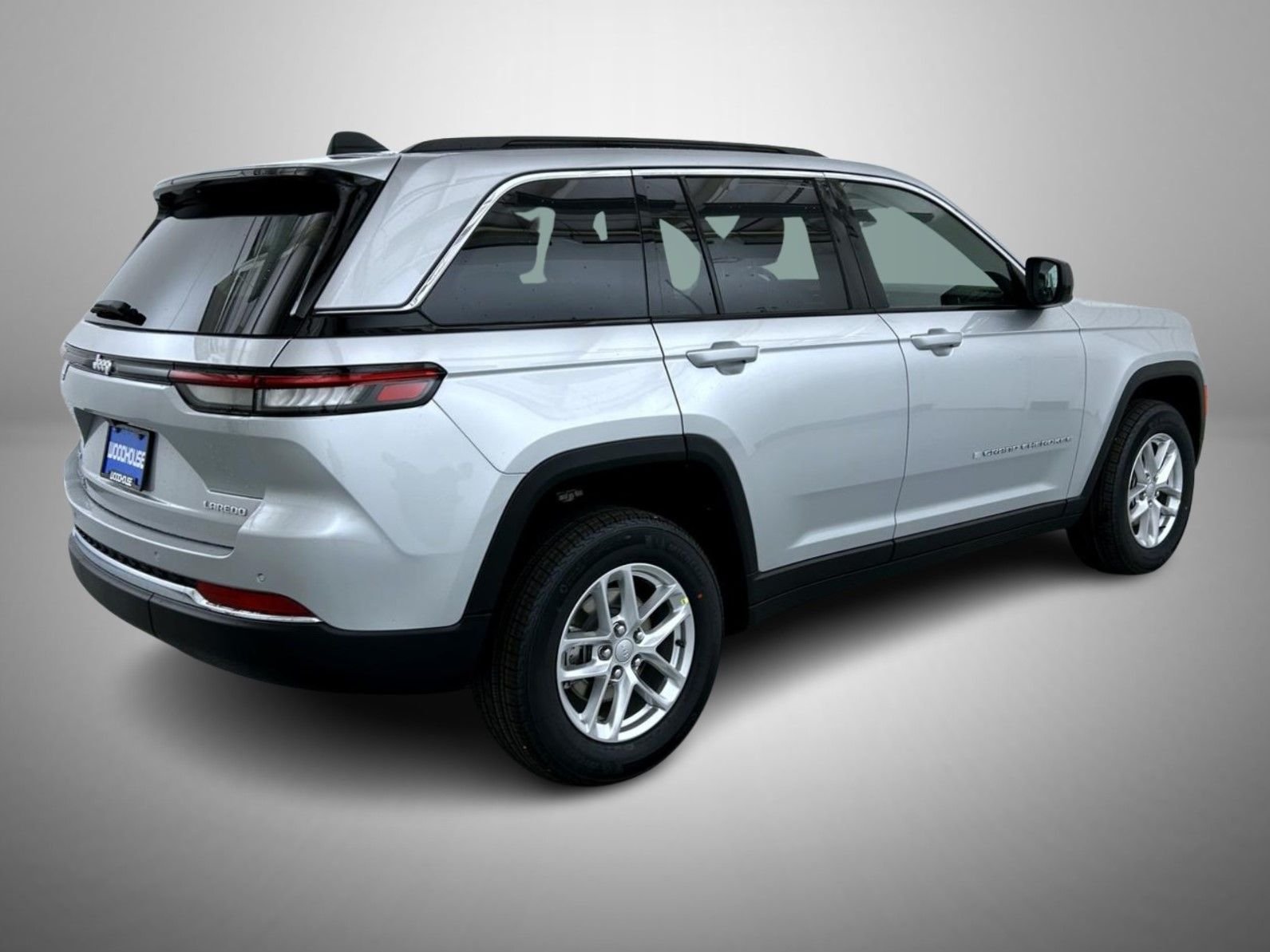 New 2026 Silver Zynith Exterior Paint Jeep Laredo X image 5
