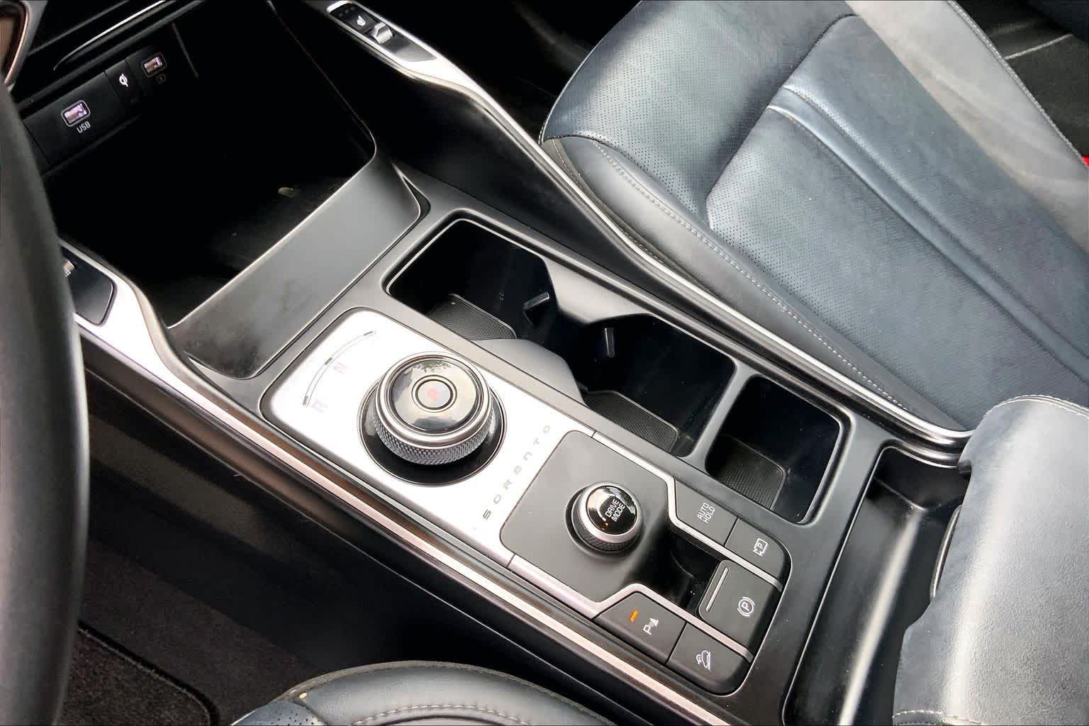Used 2023 Snow White Pearl Kia EX image 17