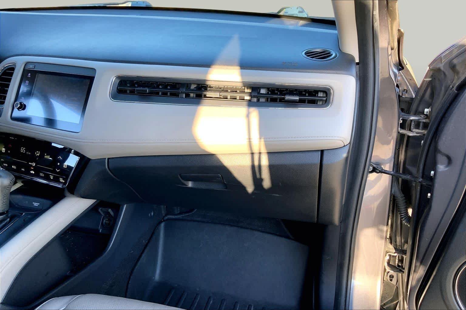 Certified Used 2019 Modern Steel Metallic Honda EX-L image 19