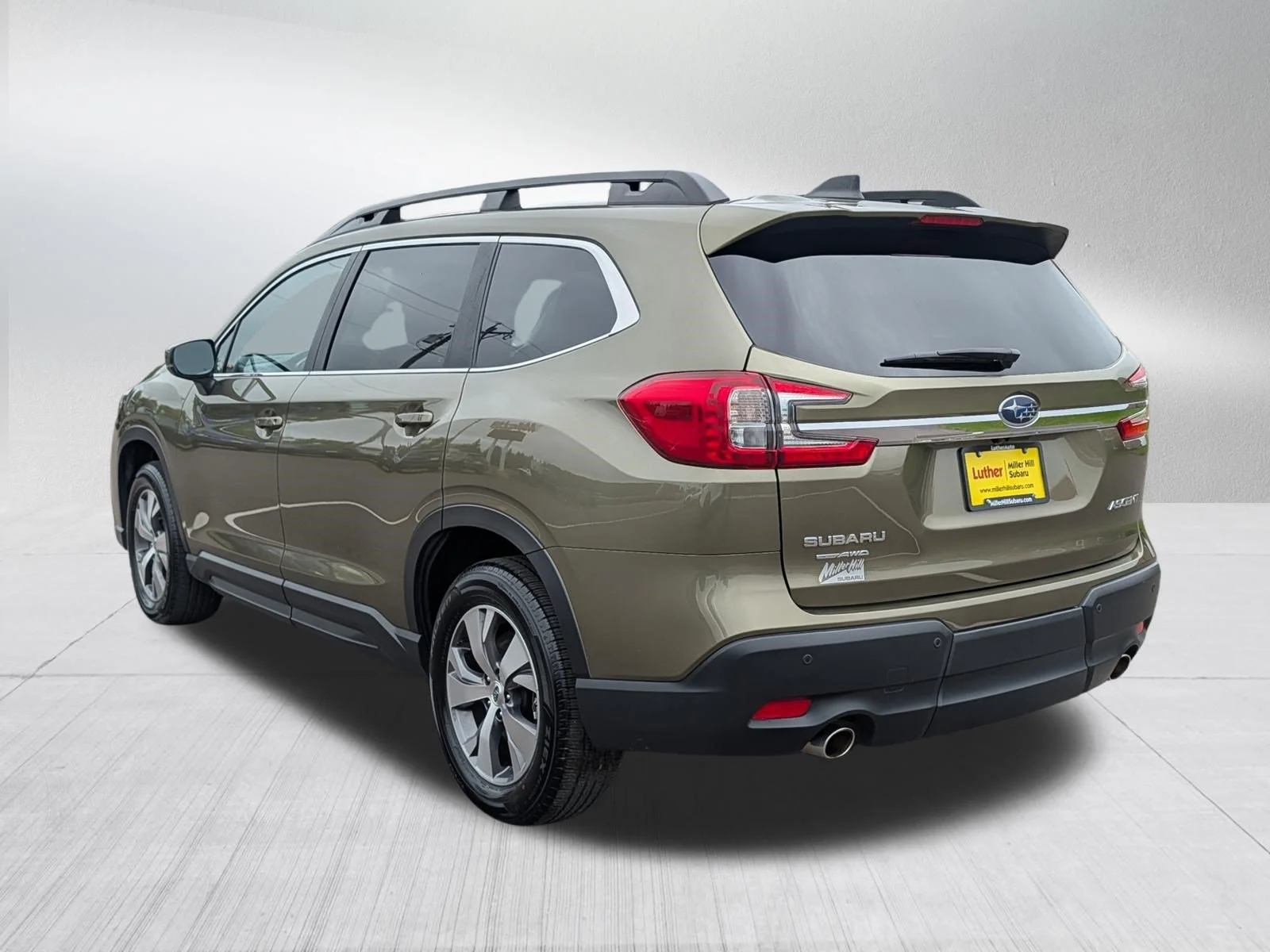 Used 2025 Autumn Green Metallic Subaru Premium image 5