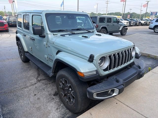 Used 2024 Green Jeep Sahara image 9
