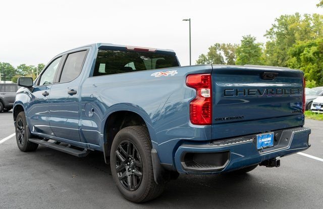 Used 2024  Chevrolet Custom image 8