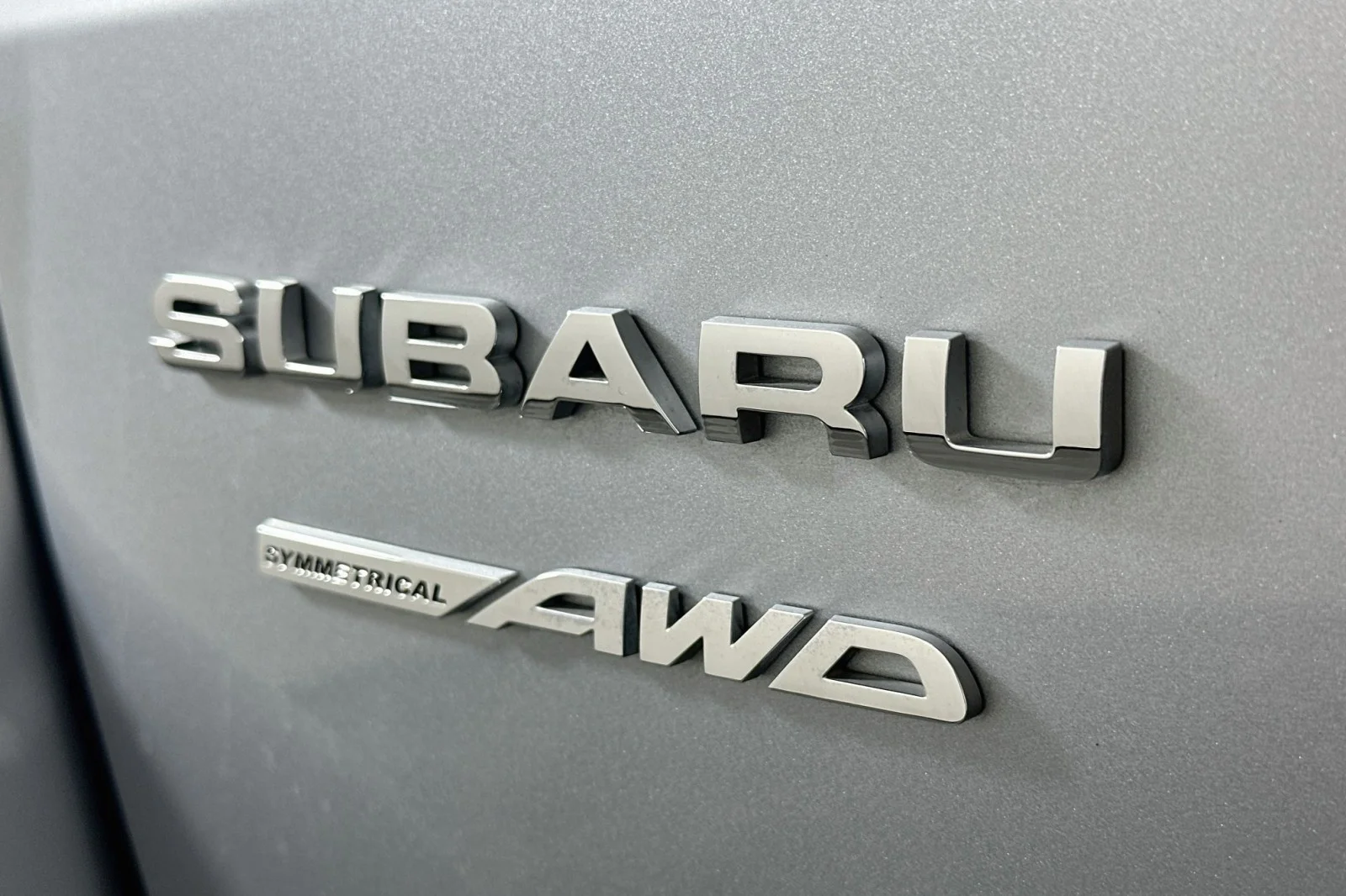 Used 2024 Ice Silver Metallic Subaru Limited image 10