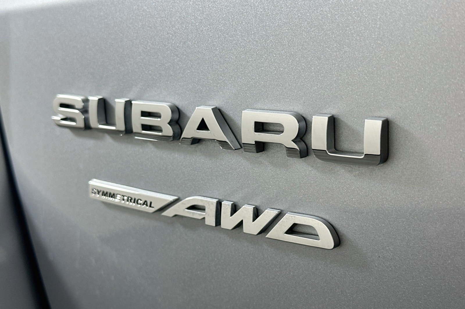 Used 2024 Ice Silver Metallic Subaru Limited image 10