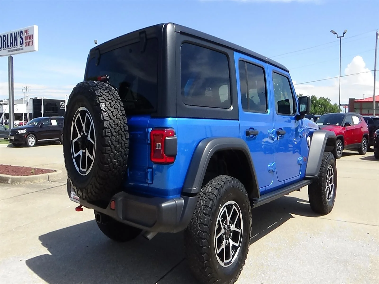 Used 2024 Hydro Blue Pearl Coat (pbj) Jeep Rubicon image 6