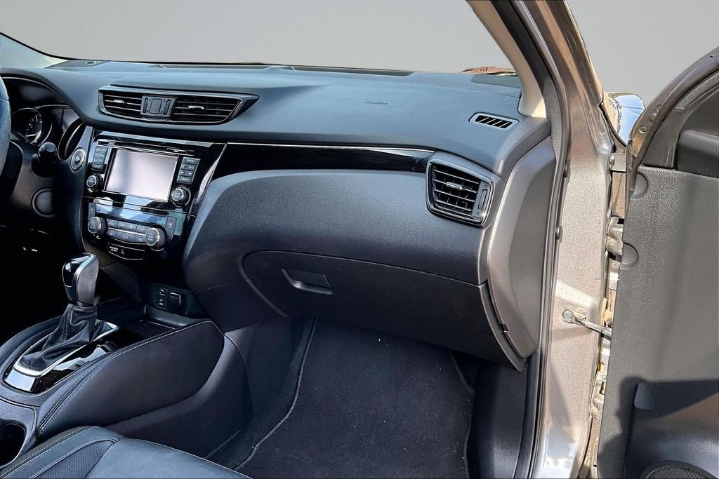 Used 2017 Gray Nissan SL image 14