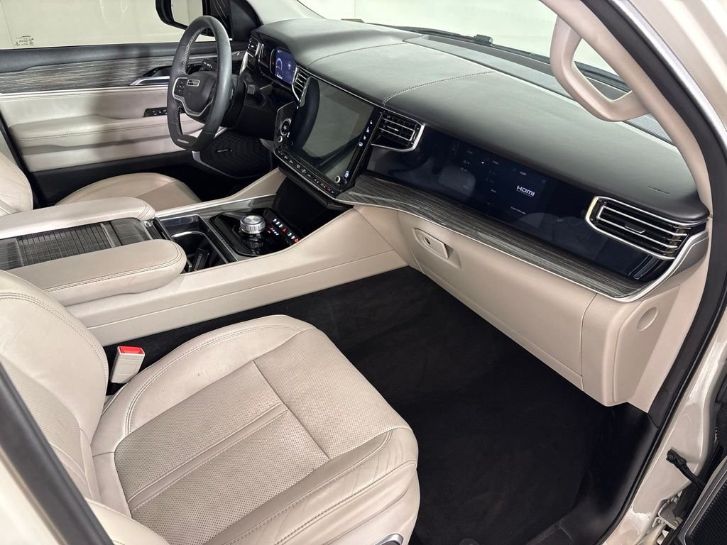 Used 2022 White Jeep Series II image 18