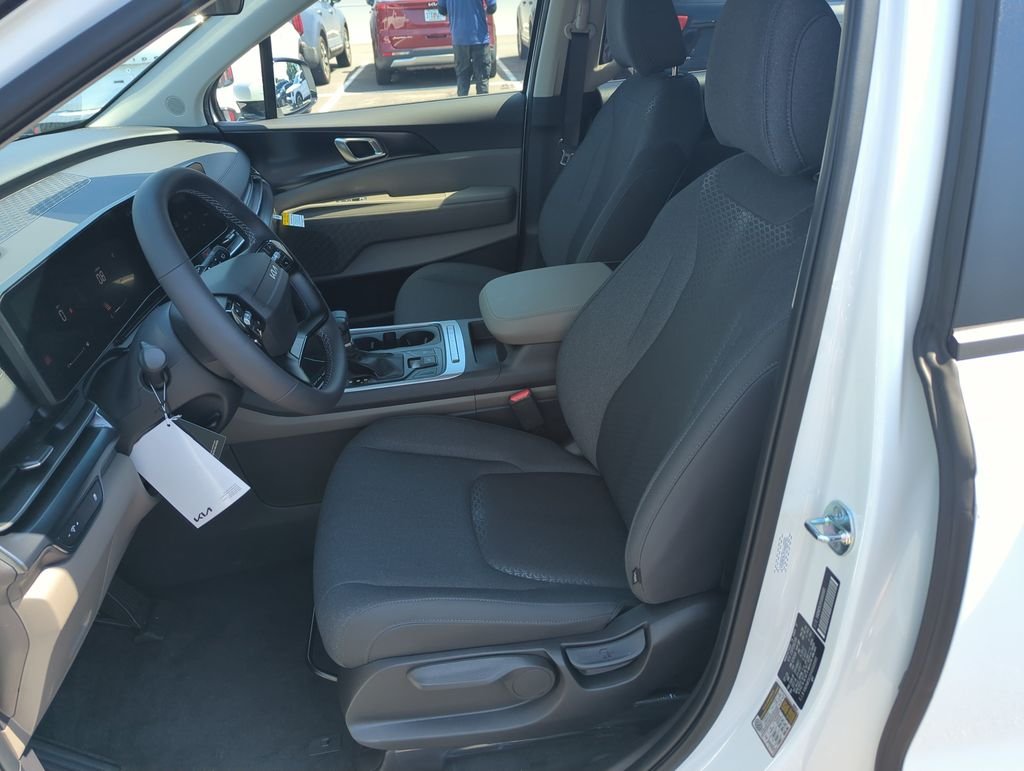 New 2027 Snow White Pearl Kia LX image 12