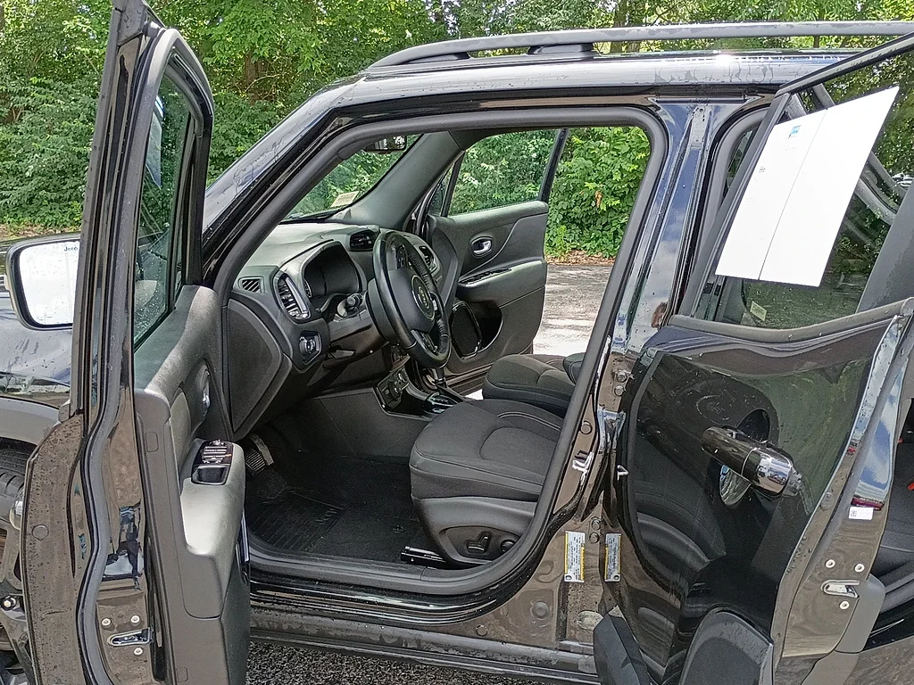 2022 Jeep Renegade Altitude, photo 10 of 12