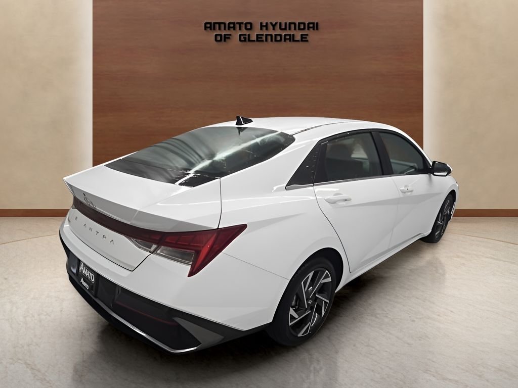 Used 2025 White Hyundai SEL Convenience image 5
