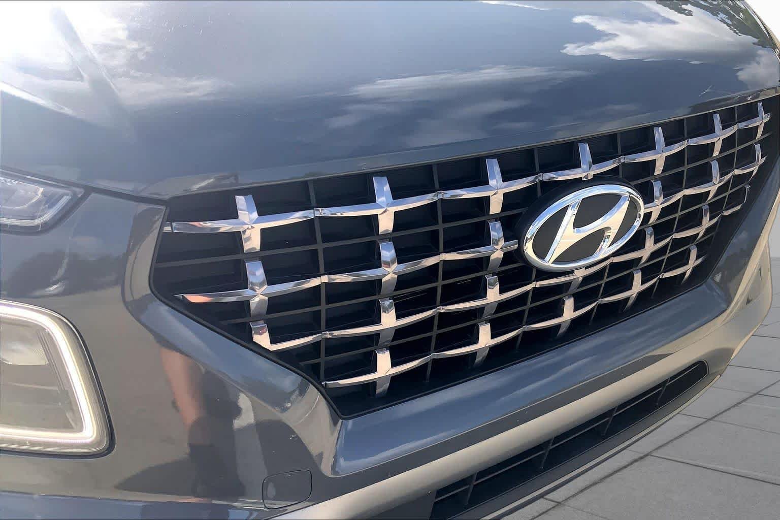 Used 2025 Black Roof Hyundai Limited image 29