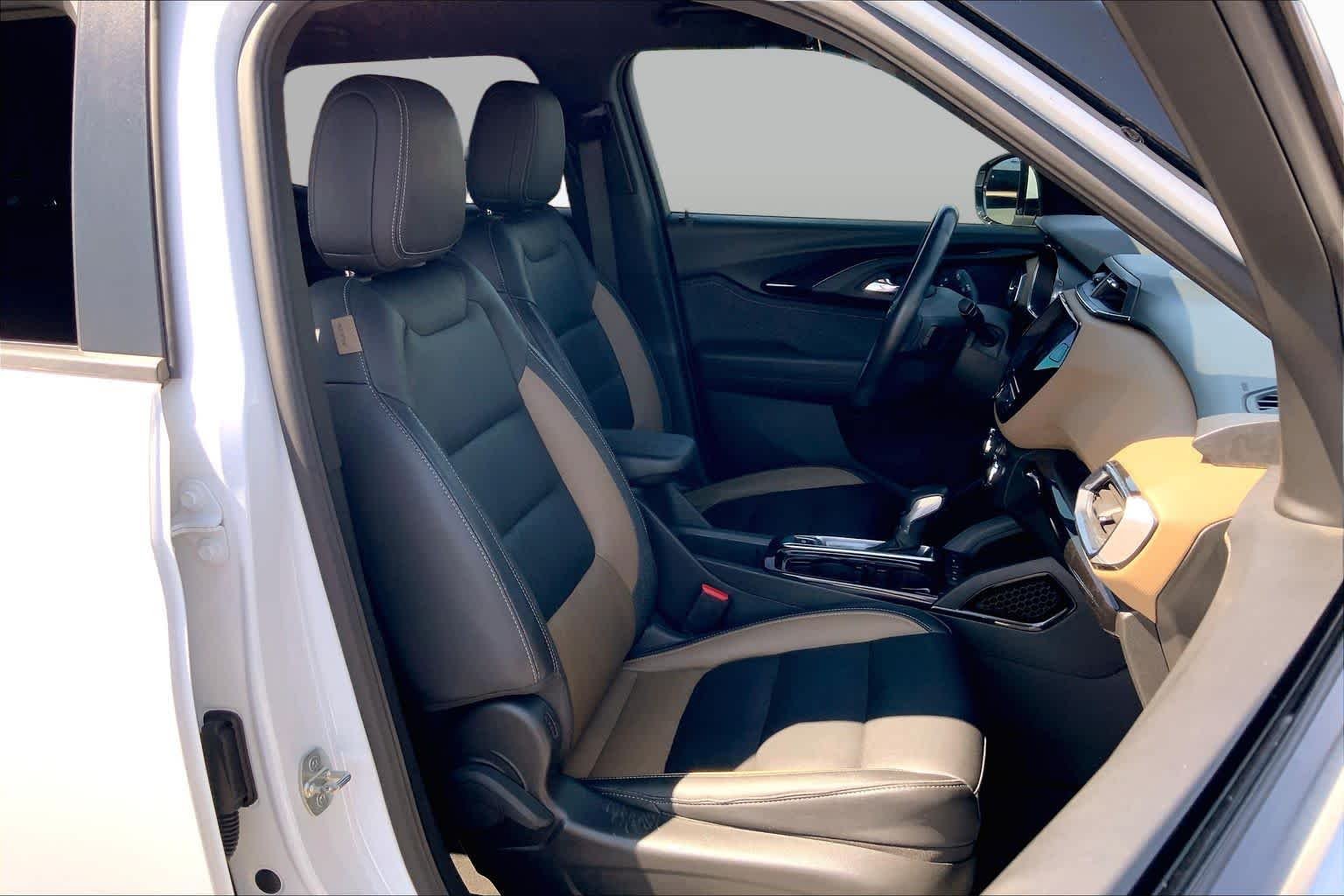 Used 2021 Summit White Chevrolet ACTIV image 9