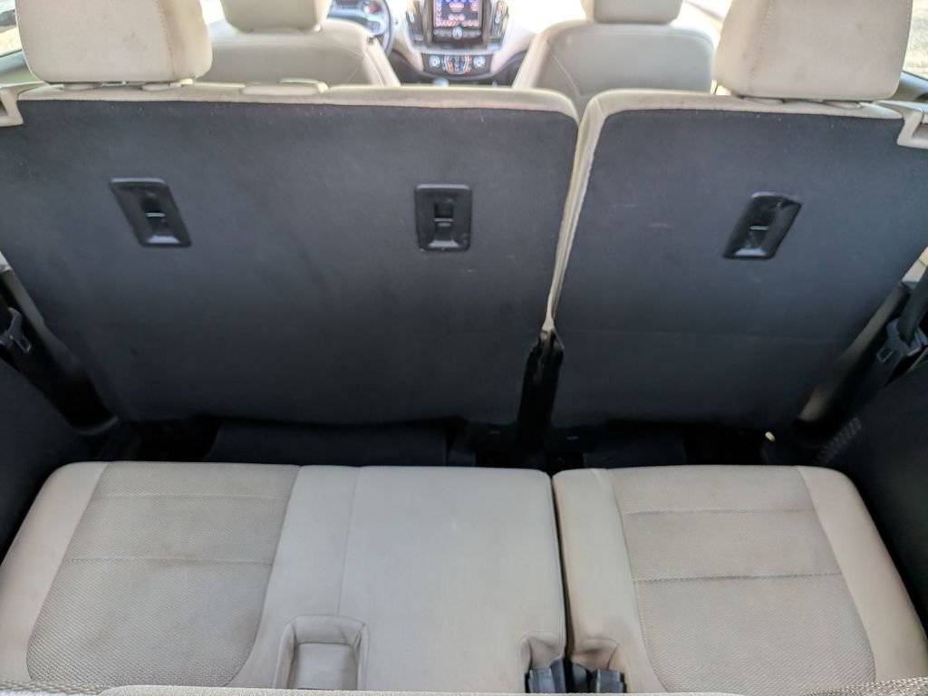 Used 2022 Silver Chevrolet LS image 31