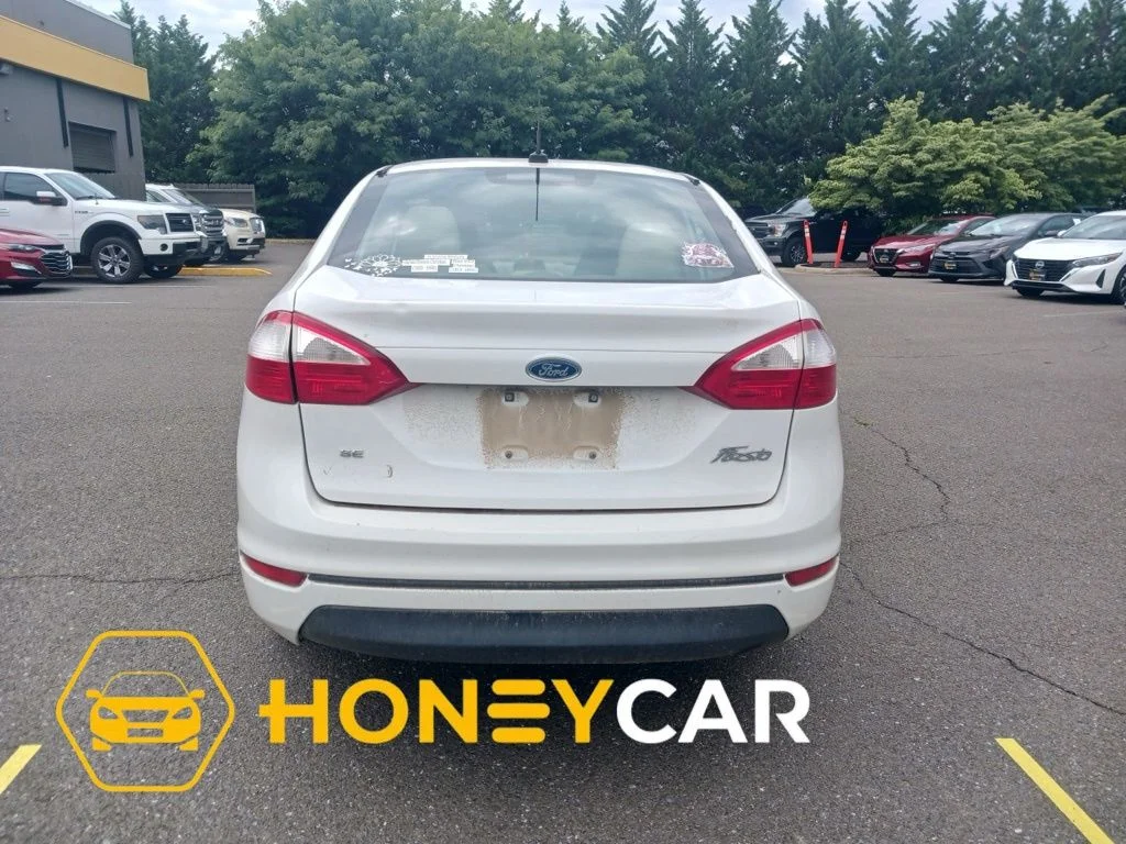 Used 2016  Ford SE image 1