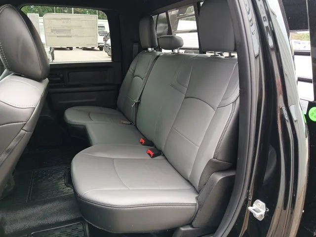 New 2026 Diamond Black Crystal Pearl-Coat Exterior Paint RAM Tradesman image 15