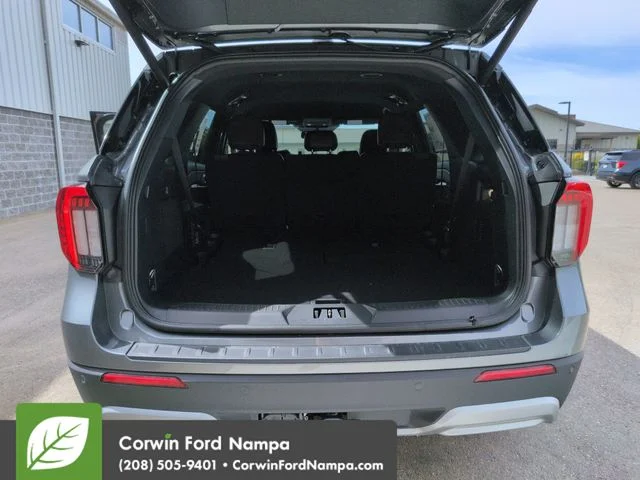 New 2026 Carbonized Gray Metallic Ford Platinum image 28