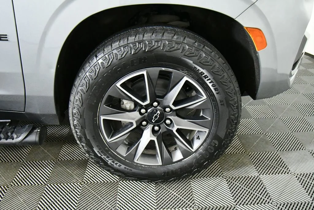 Used 2023 Sterling Gray Metallic Chevrolet Z71 image 17
