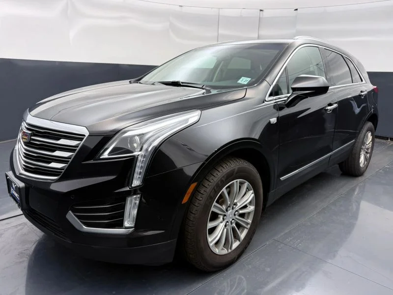 Used 2017  Cadillac Luxury Sport Utility 4D image 6