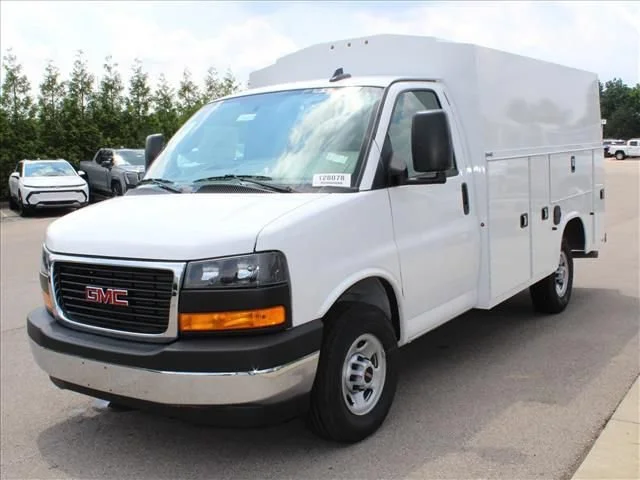 2025 GMC Savana Cutaway 3500 1WT