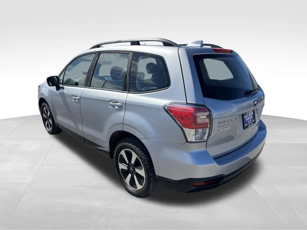 Used 2018 Silver Subaru 2.5i image 7