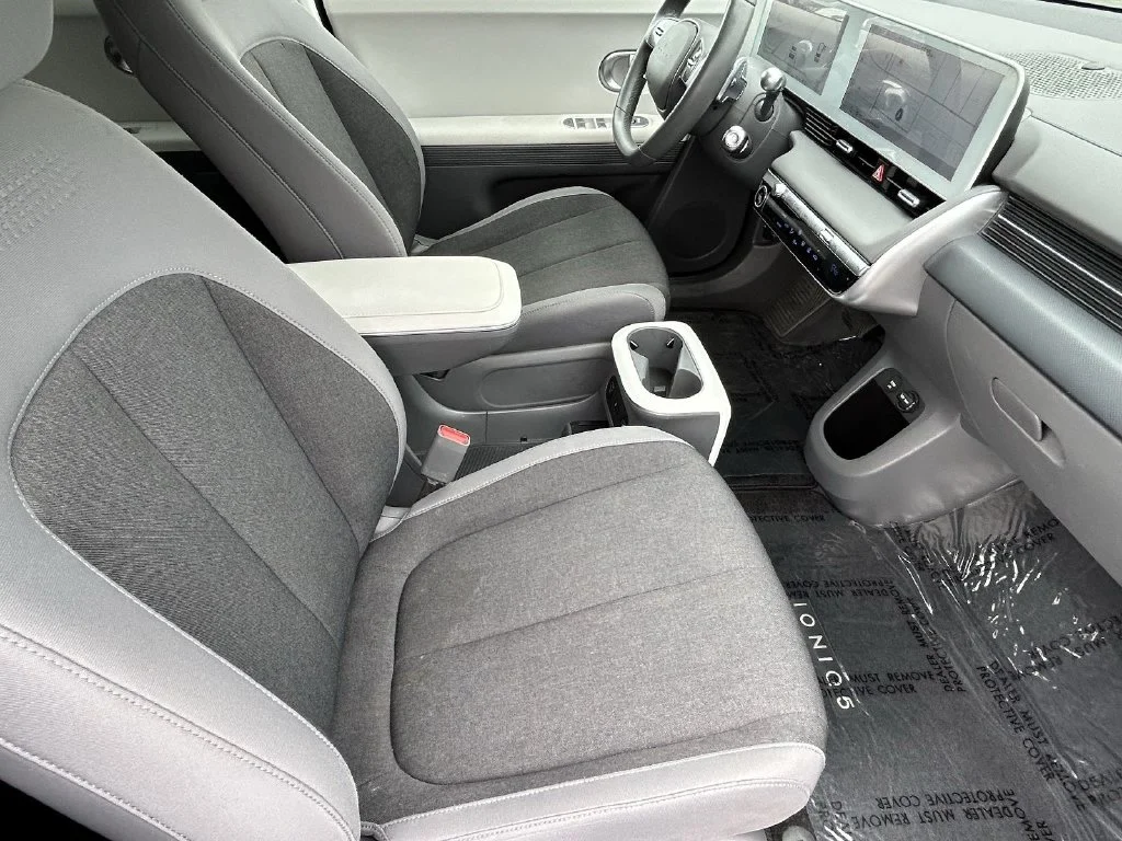 Used 2024 White Hyundai SEL image 9