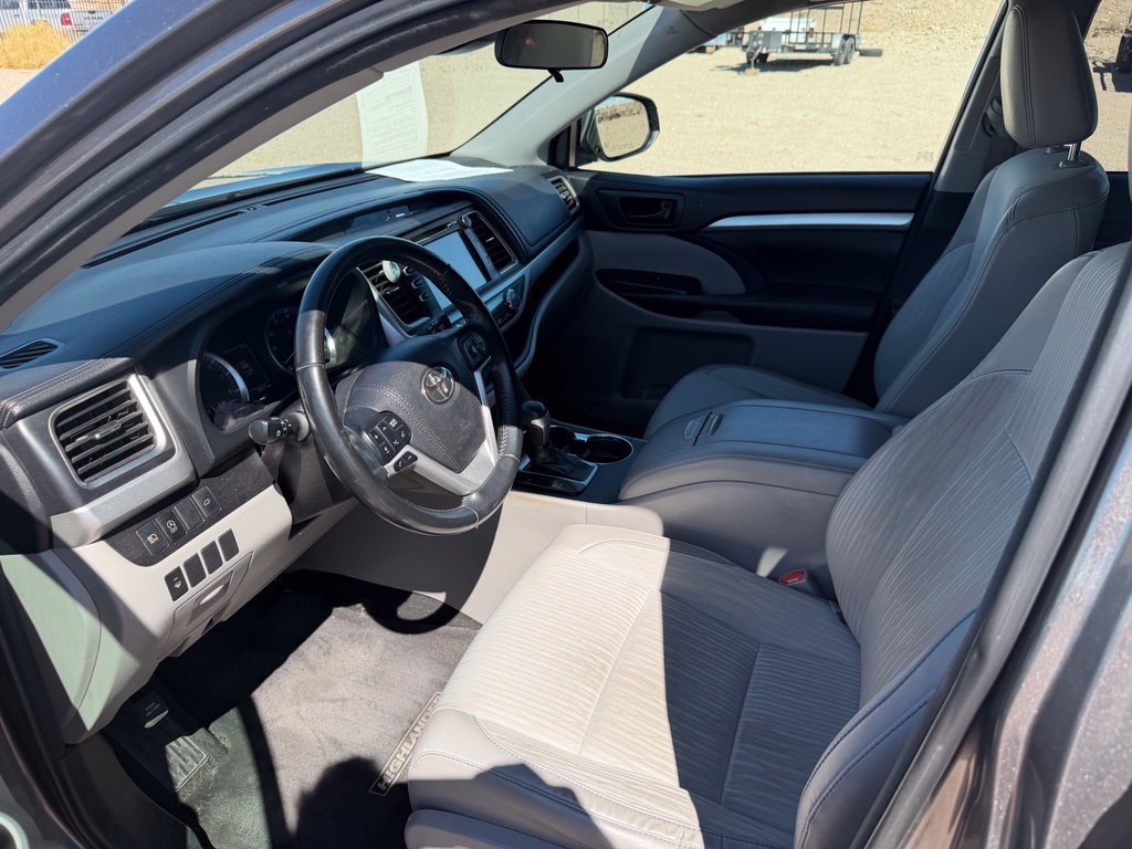 Used 2018 Gray Toyota LE Plus image 6