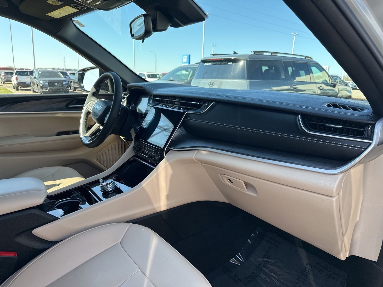Used 2023 Silver Jeep Limited image 34