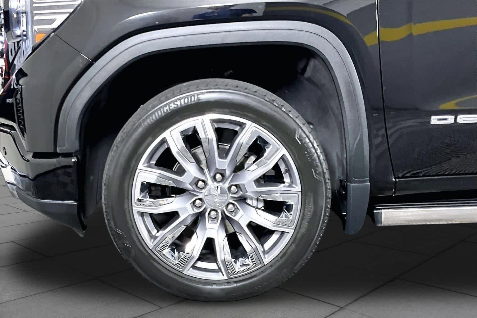 Used 2024 Onyx Black GMC Denali image 10