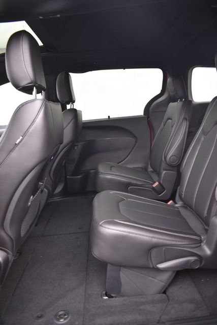 New 2026 Red Hot Pearl-Coat Exterior Paint Chrysler Select image 8