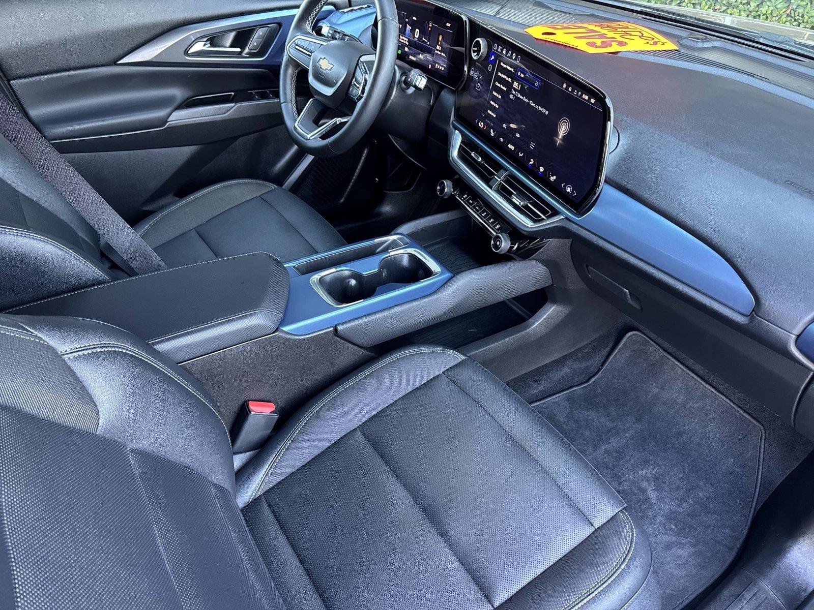 2024 Chevrolet Equinox EV LT - Photo 34
