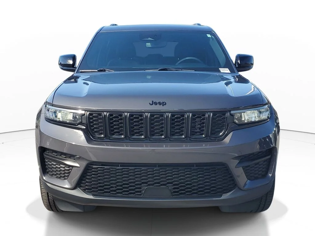 Used 2023 Gray Jeep Altitude X image 2