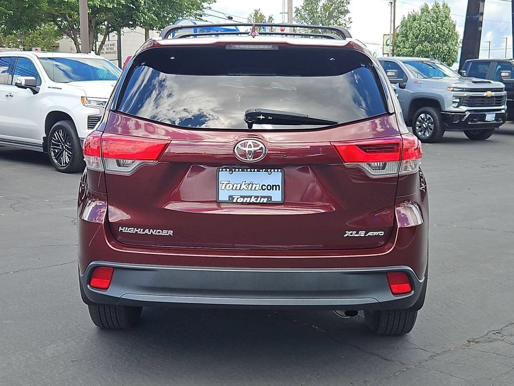 Used 2019 Salsa Red Pearl Toyota XLE image 5