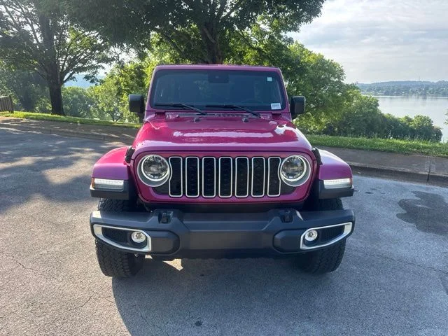 Used 2024  Jeep Sahara image 2