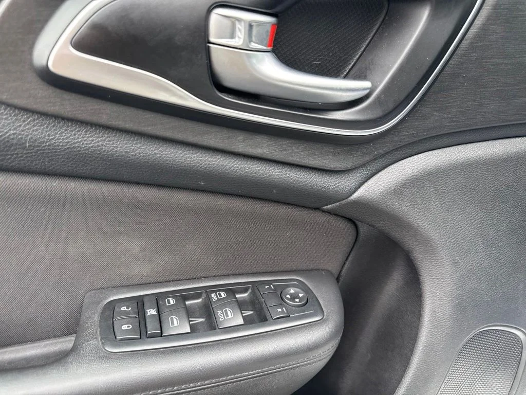 Used 2016 White Chrysler Limited image 14