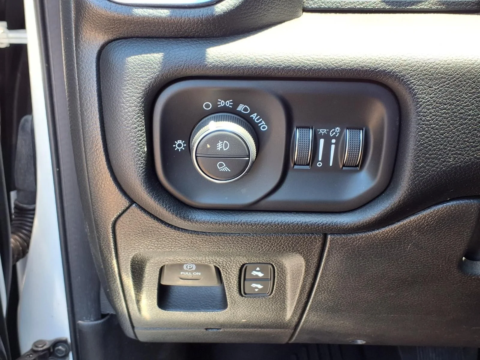 Used 2022 White Ram Laramie image 23