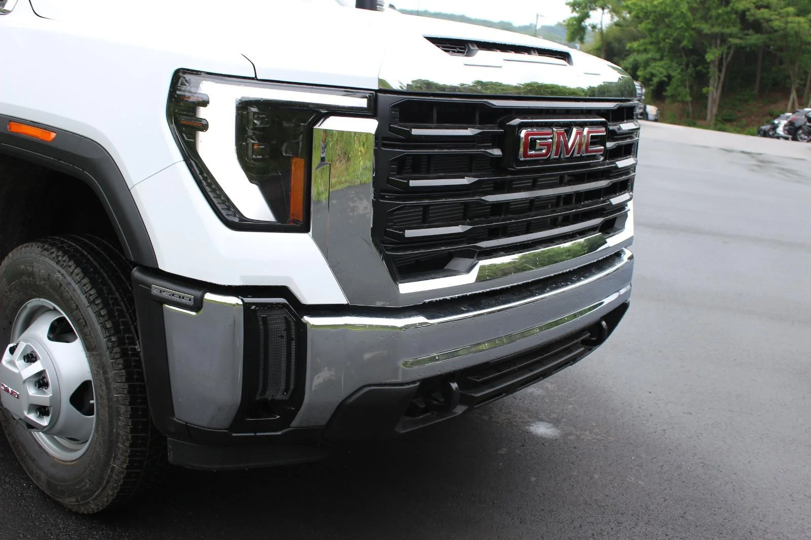 New 2026 Summit White GMC Pro image 9